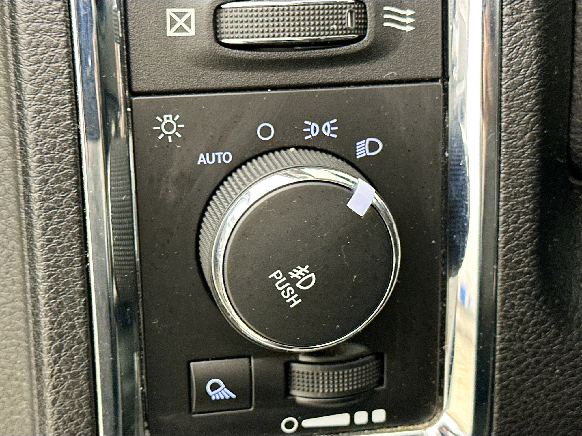 Used 2016 RAM 1500 Laramie w/ Convenience Group image 10