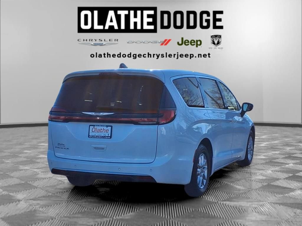 Certified 2024 Chrysler Pacifica Touring-L image 29