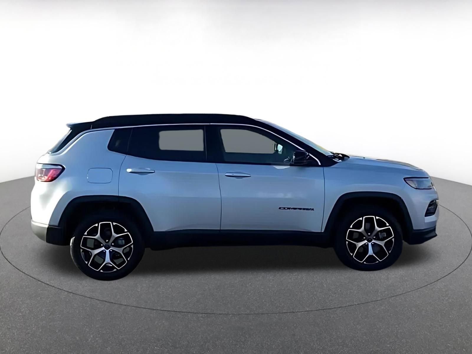Used 2025 Jeep Compass Limited image 14