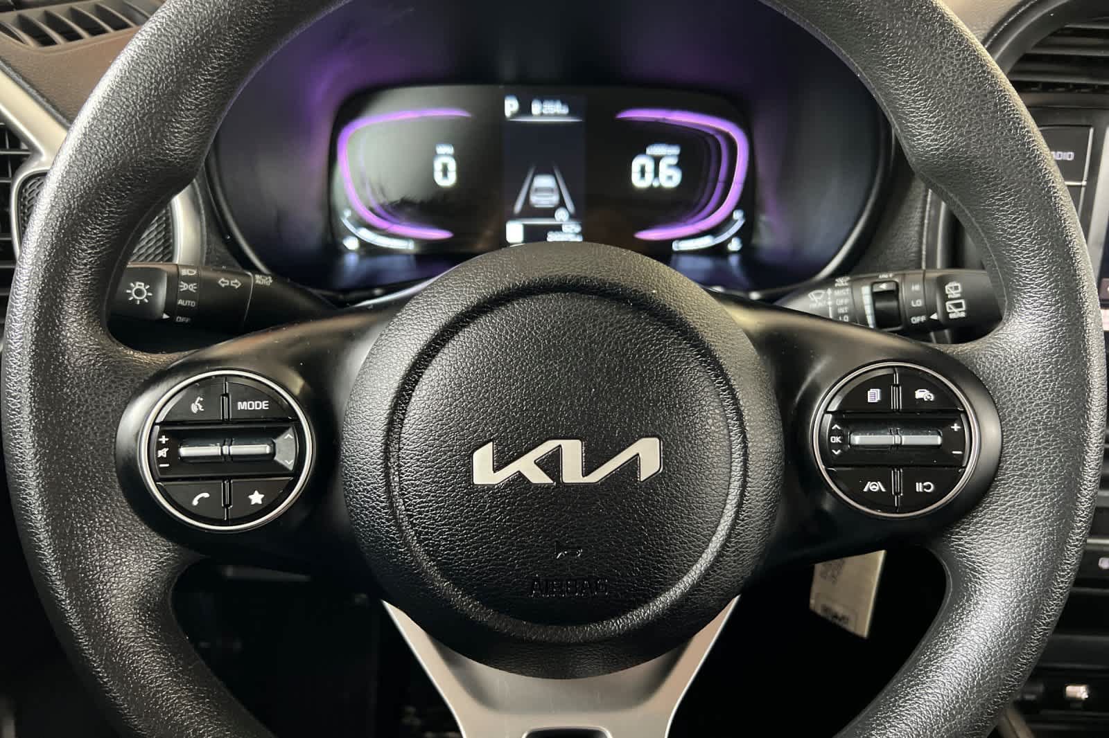 Used 2025 Kia Soul LX w/ LX Technology Package FWD image 23