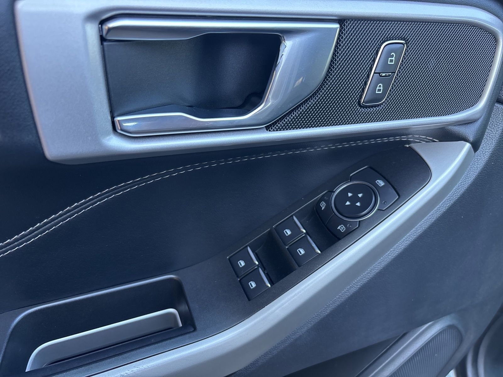 Certified 2022 Ford Explorer XLT w/ Equipment Group 202A image 17