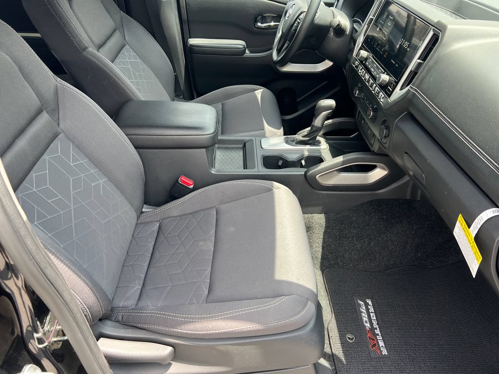 Used 2025 Nissan Frontier SV RWD image 12