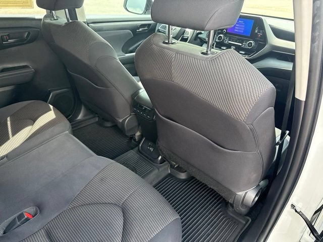 Used 2023 Toyota Highlander L AWD/4WD image 17