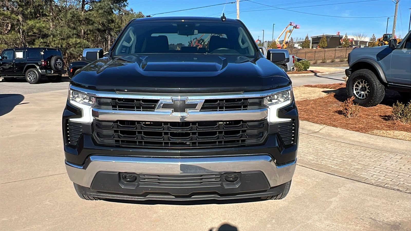 Used 2025 Chevrolet Silverado 1500 LT image 3