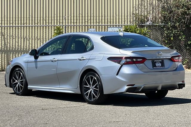 Used 2024 Toyota Camry SE w/ Cold Weather Package image 9