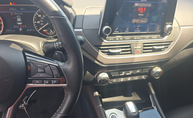 Used 2023 Nissan Altima 2.5 SR AWD/4WD image 12