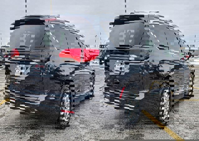 Used 2020 Chrysler Pacifica Touring-L image 7