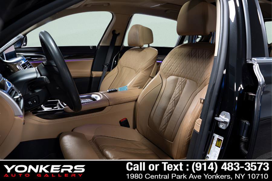 Used 2019 BMW 750i xDrive w/ Executive Package image 32