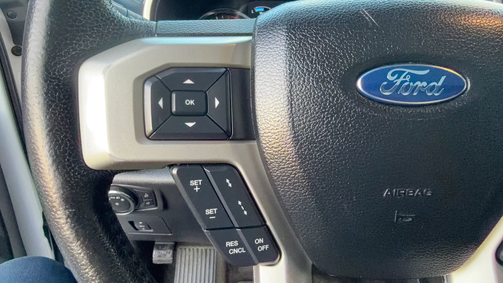 Used 2015 Ford F150 Lariat w/ Equipment Group 502A Luxury AWD/4WD image 18