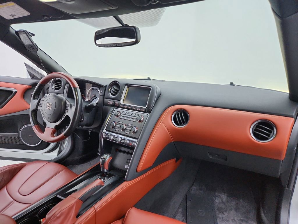 Used 2015 Nissan GT-R Premium image 21