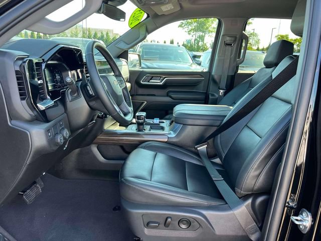 Used 2025 Chevrolet Silverado 1500 LT w/ Leather Package RWD image 17