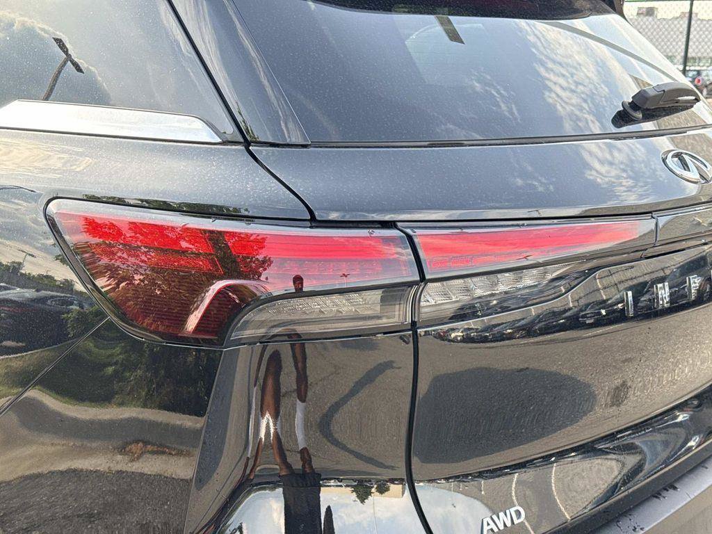 Used 2025 INFINITI QX60 Luxe w/ Vision Package AWD/4WD image 11