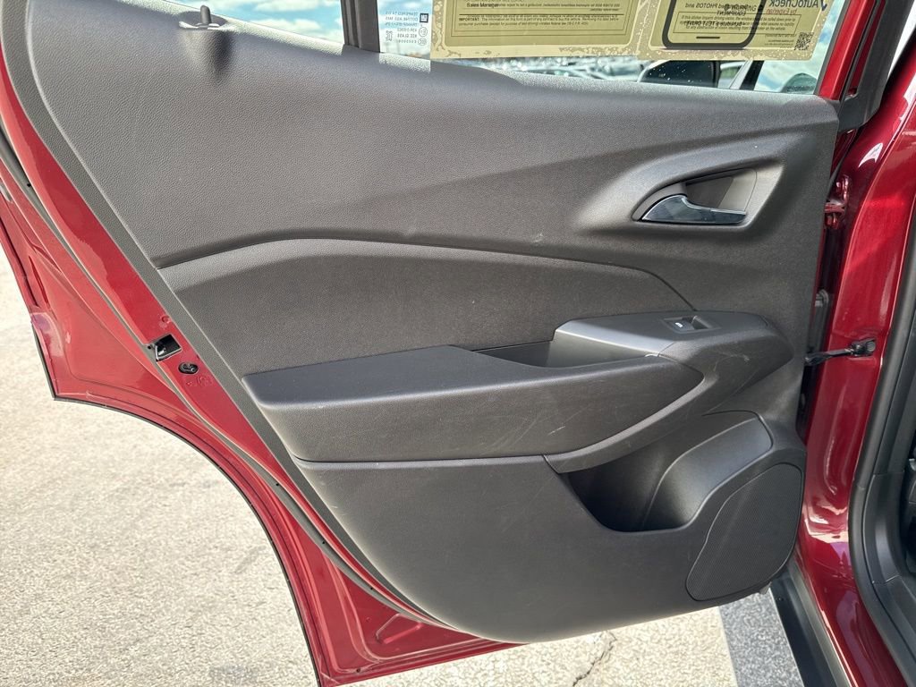 Used 2024 Chevrolet Trax ACTIV w/ Driver Confidence Package image 35