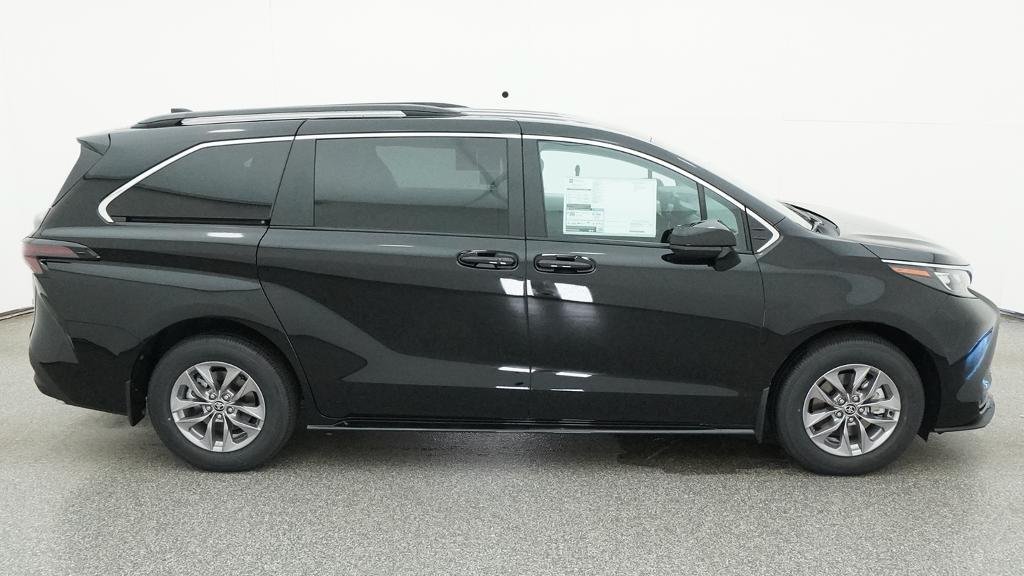 New 2026 Toyota Sienna LE FWD image 14