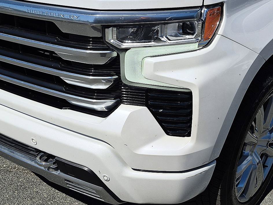 Used 2023 Chevrolet Silverado 1500 High Country AWD/4WD image 9