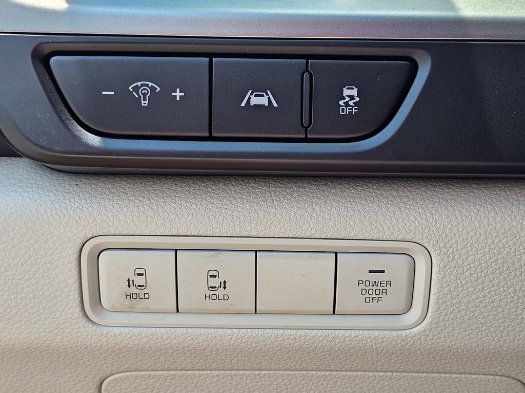 Certified 2023 Kia Carnival LX FWD image 20
