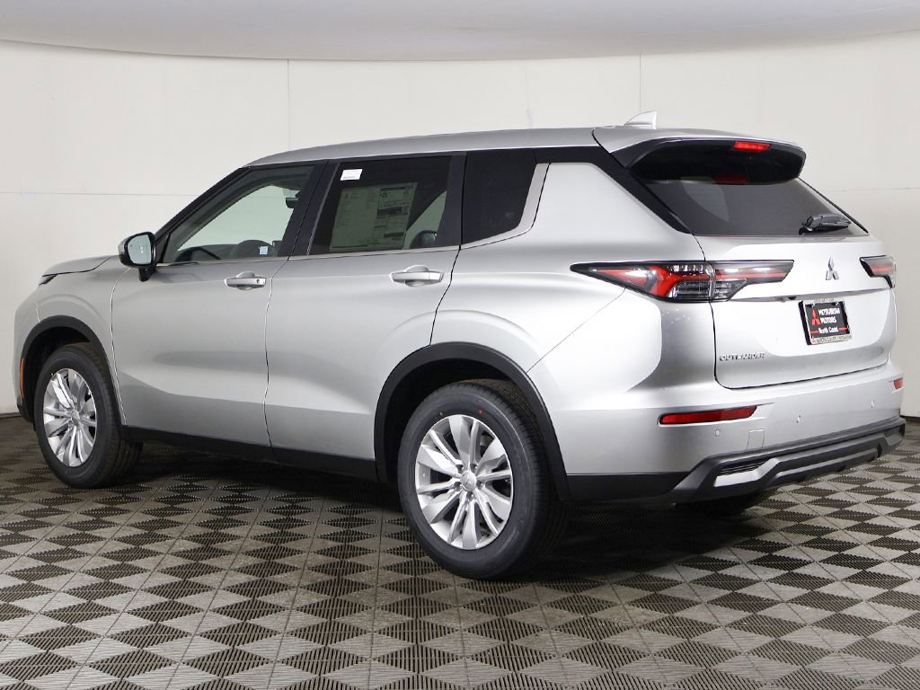 New 2026 Mitsubishi Outlander ES FWD image 8
