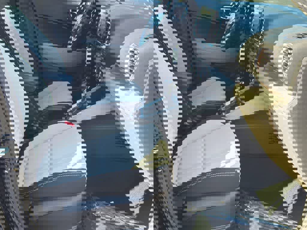 Used 2023 Hyundai Venue SEL image 12