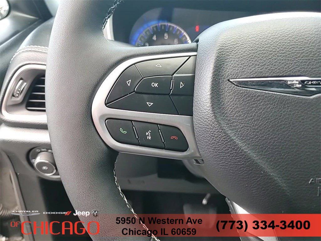 New 2025 Chrysler Pacifica Select FWD image 16