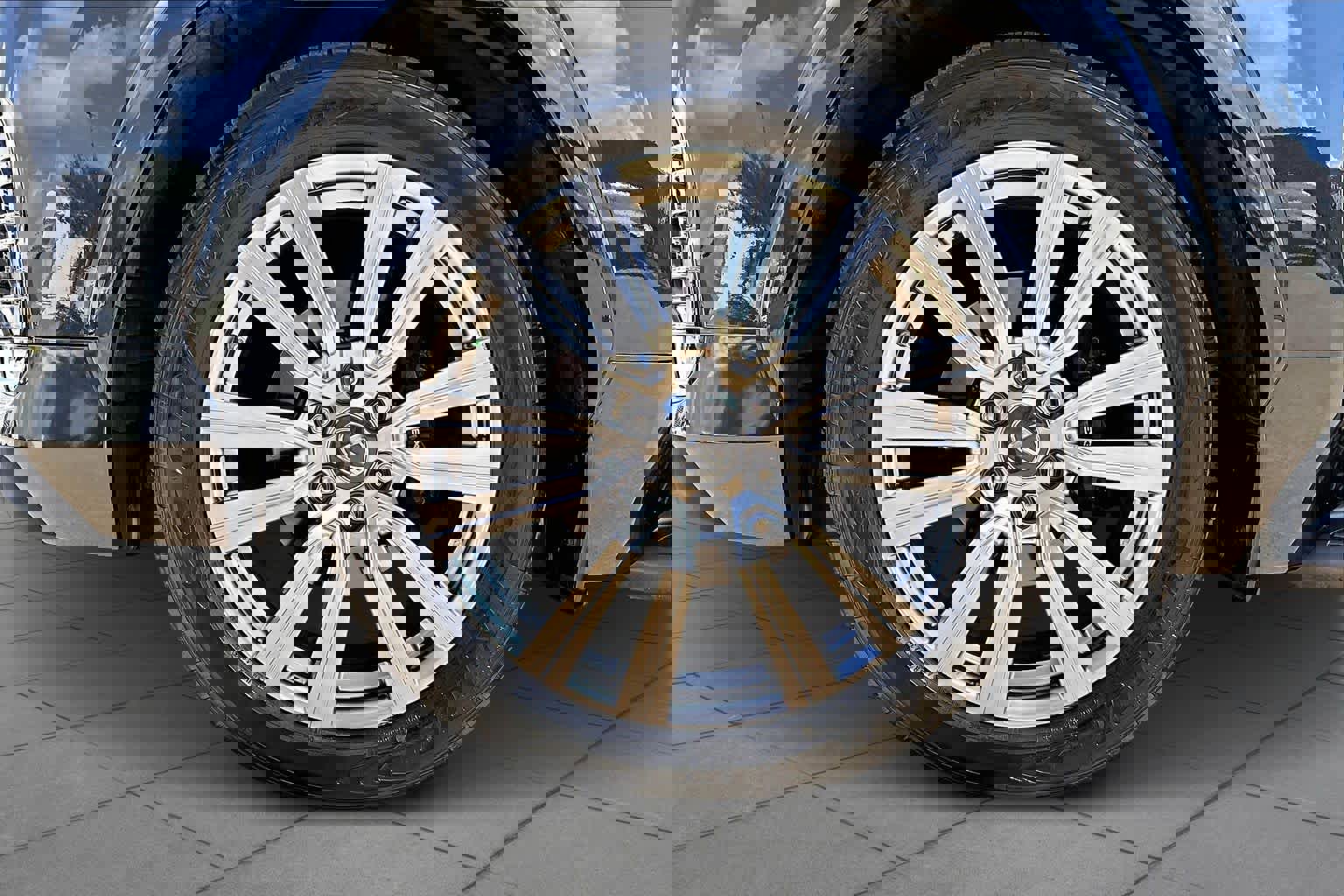 Used 2023 Lexus LX 600 4WD w/ Accessory Package (Z1) image 11