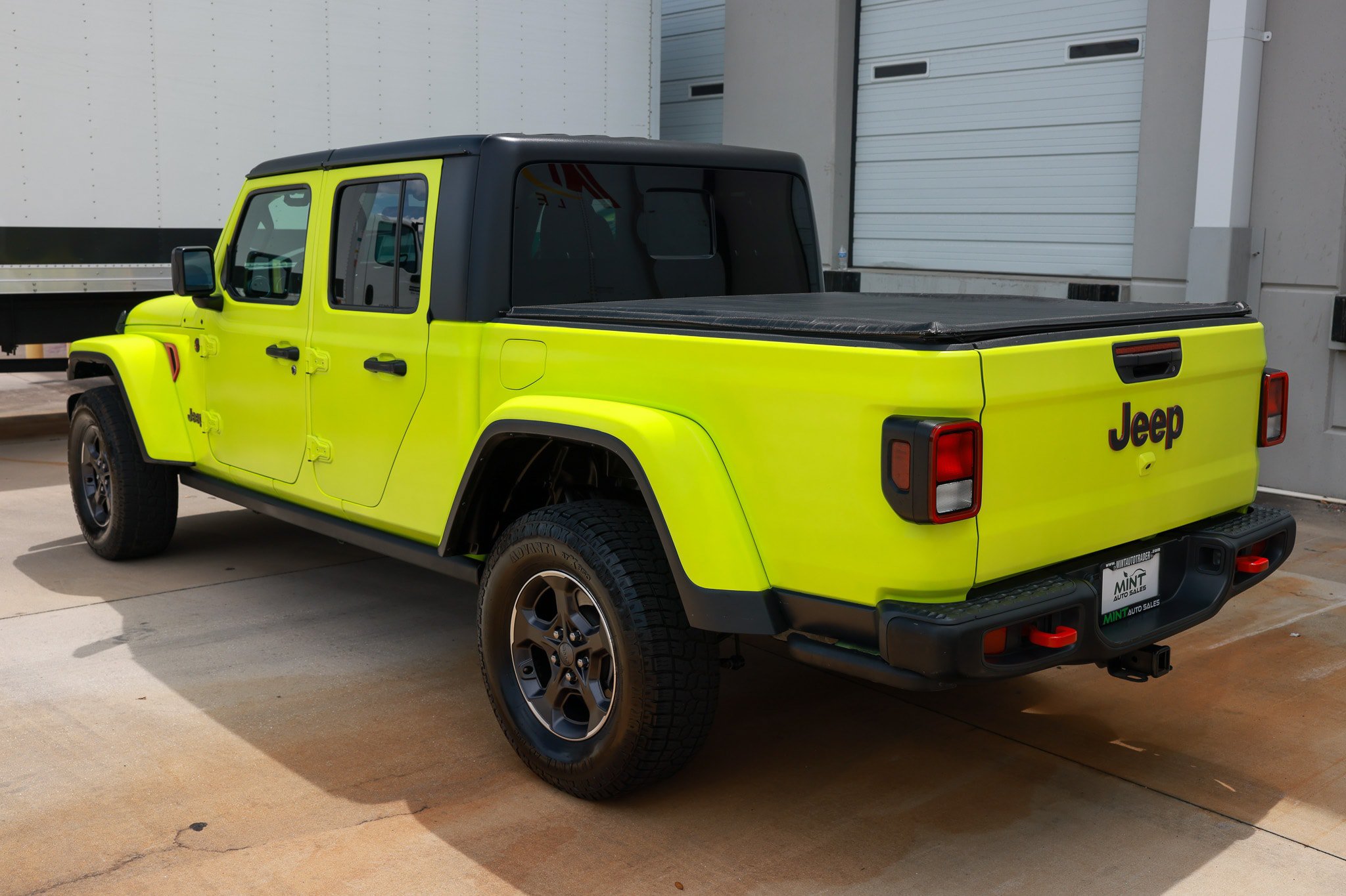 Used 2021 Jeep Gladiator Rubicon w/ Trailer Tow Package AWD/4WD image 8