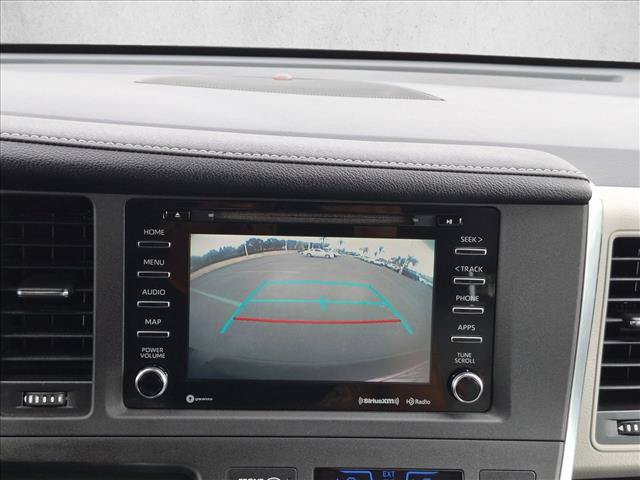 Used 2018 Toyota Sienna XLE w/ XLE Navigation Package FWD image 14