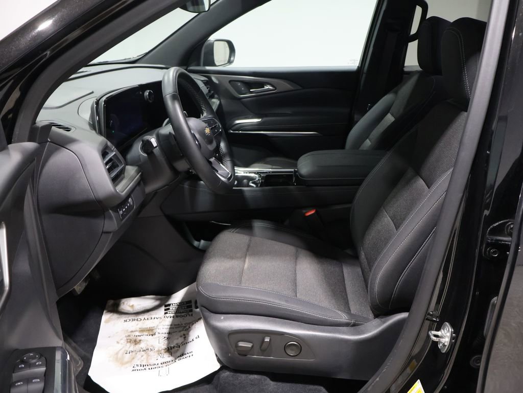 Used 2024 Chevrolet Traverse LT image 10