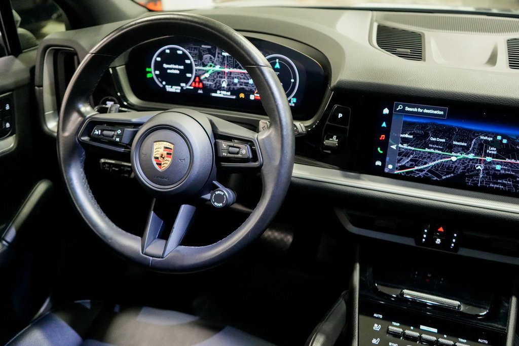 Used 2024 Porsche Cayenne image 11