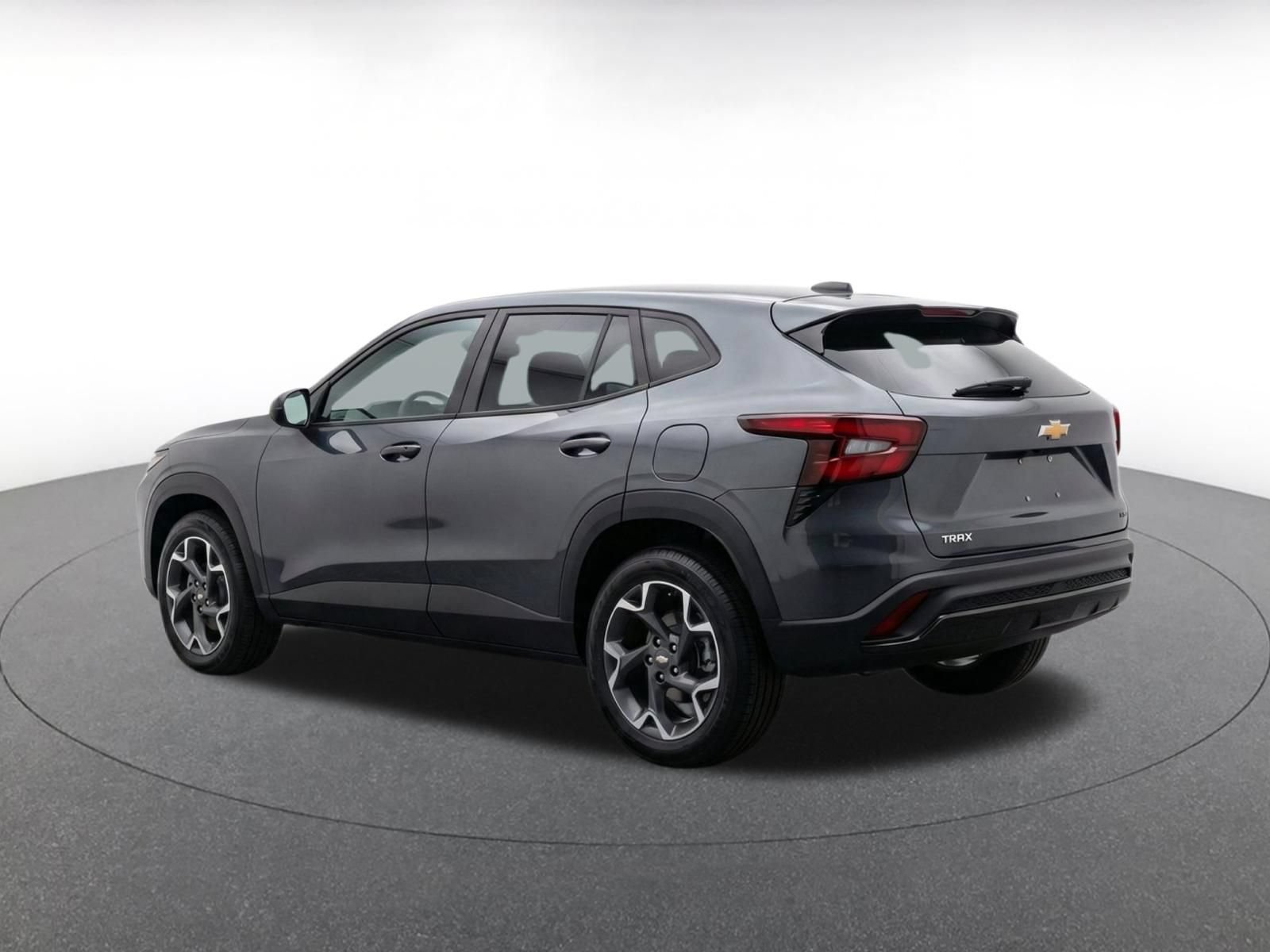 Used 2025 Chevrolet Trax LT FWD image 7