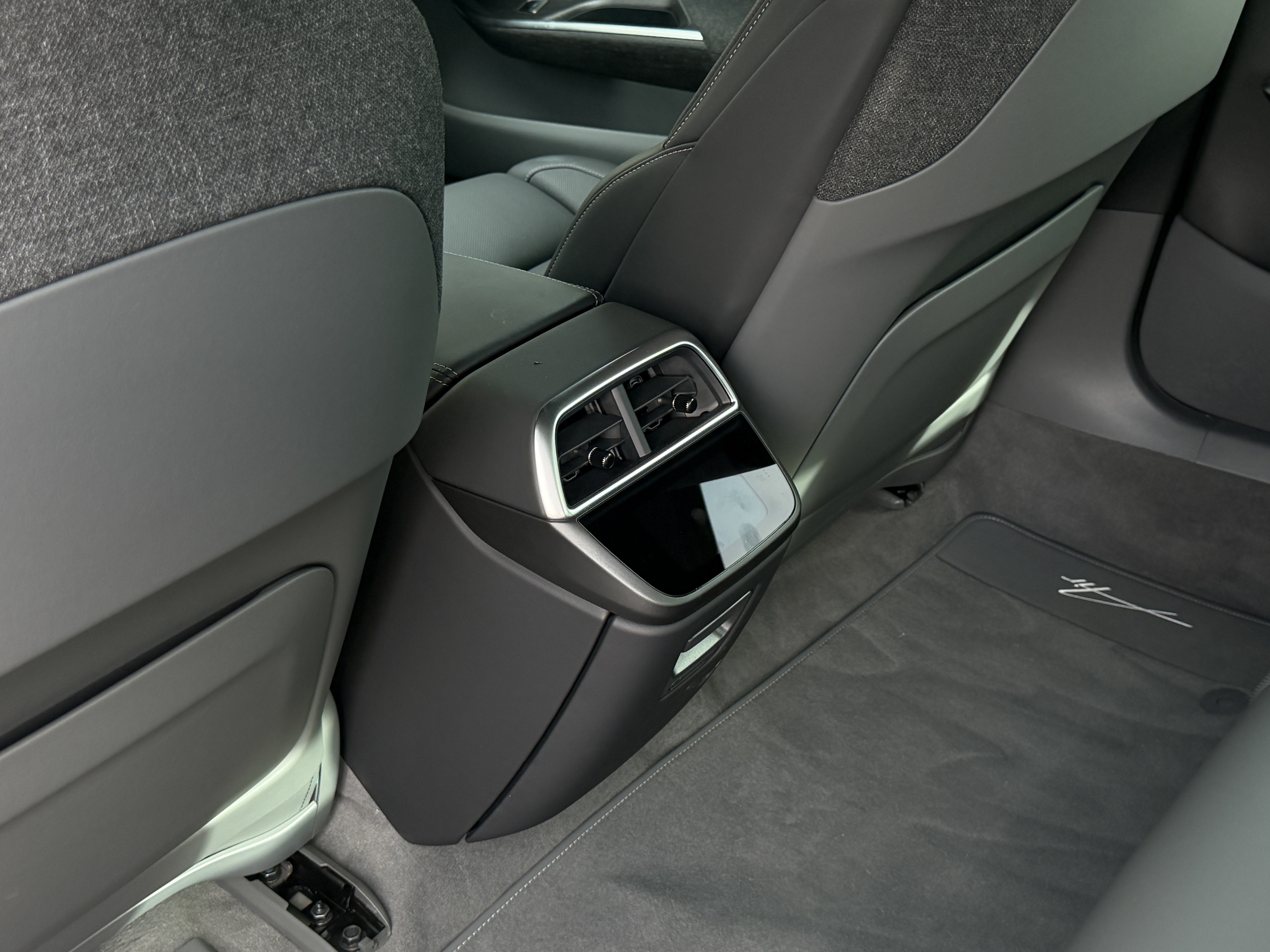 Used 2025 Lucid Air Pure RWD image 24