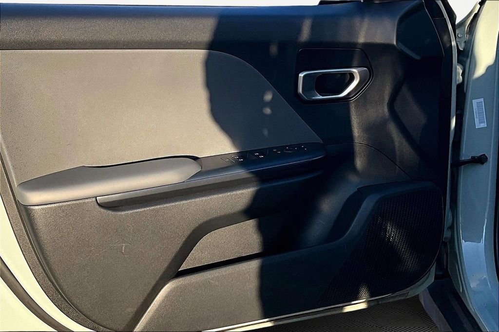 Used 2025 Kia K4 LXS image 23