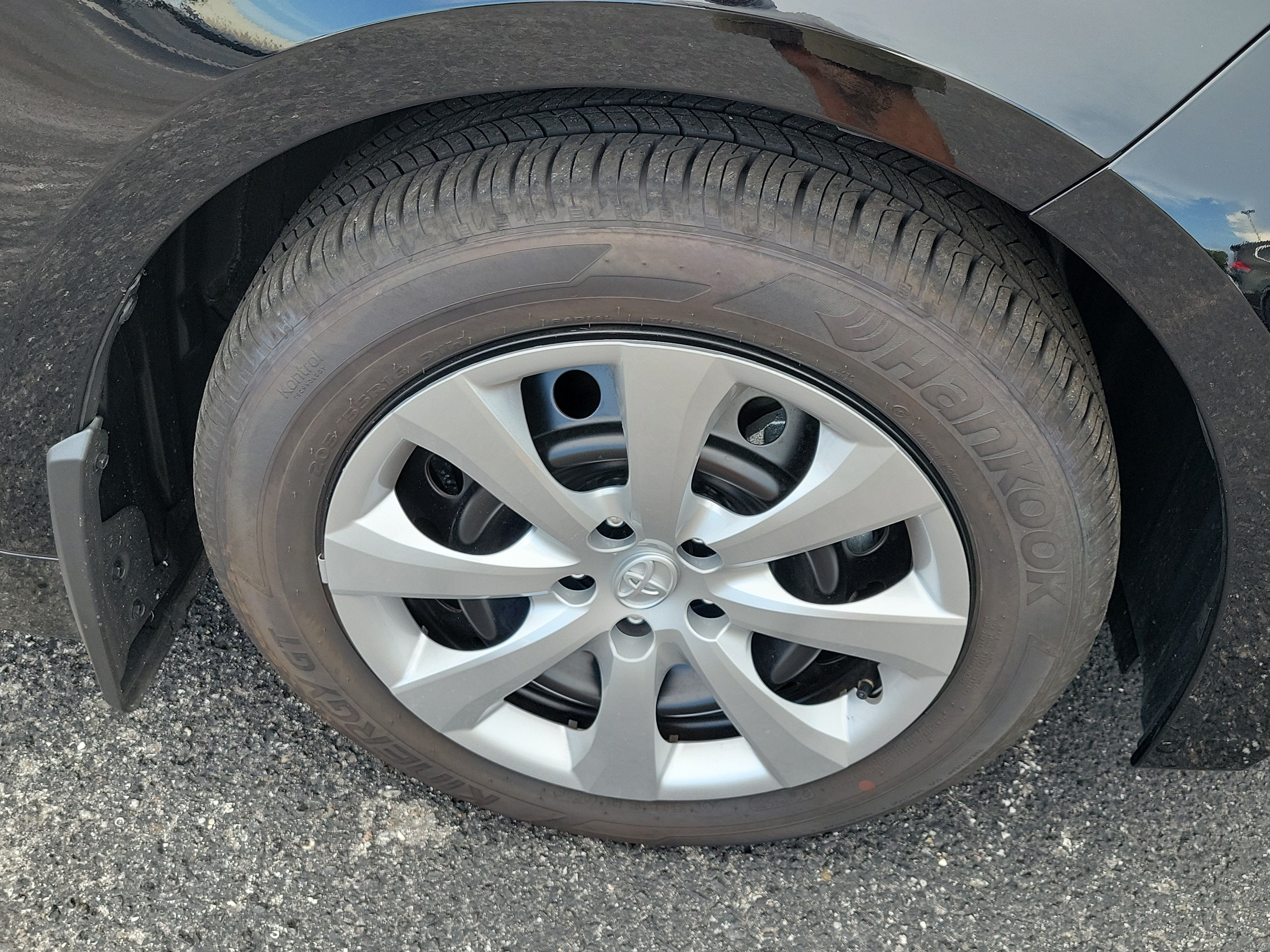 Used 2026 Toyota Corolla LE FWD image 8
