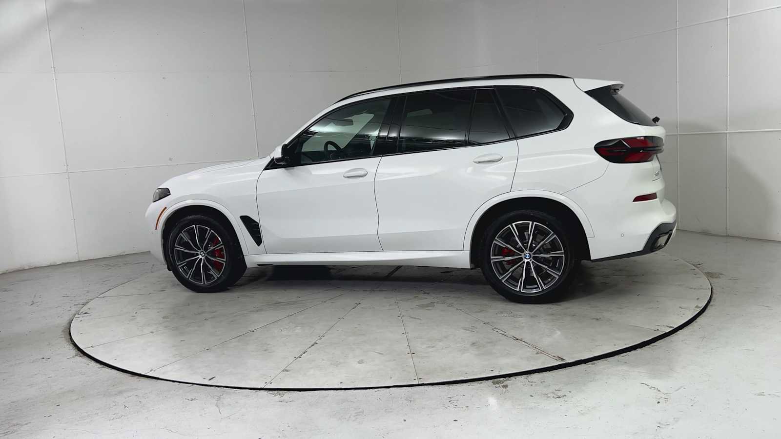 New 2026 BMW X5 xDrive40i w/ M Sport Package image 4