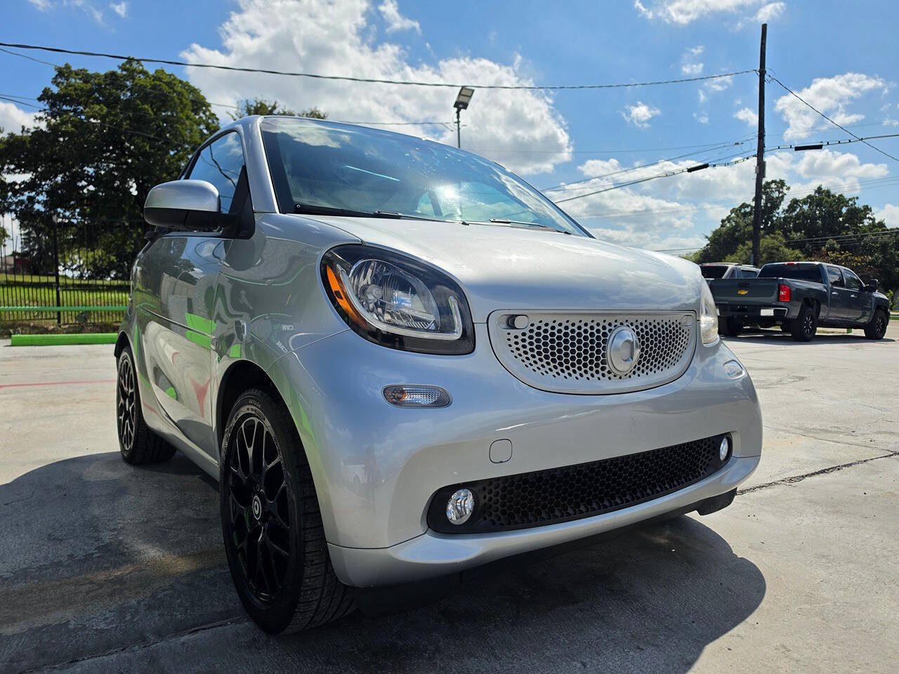 Used 2016 smart fortwo passion w/ Sport Package RWD image 4