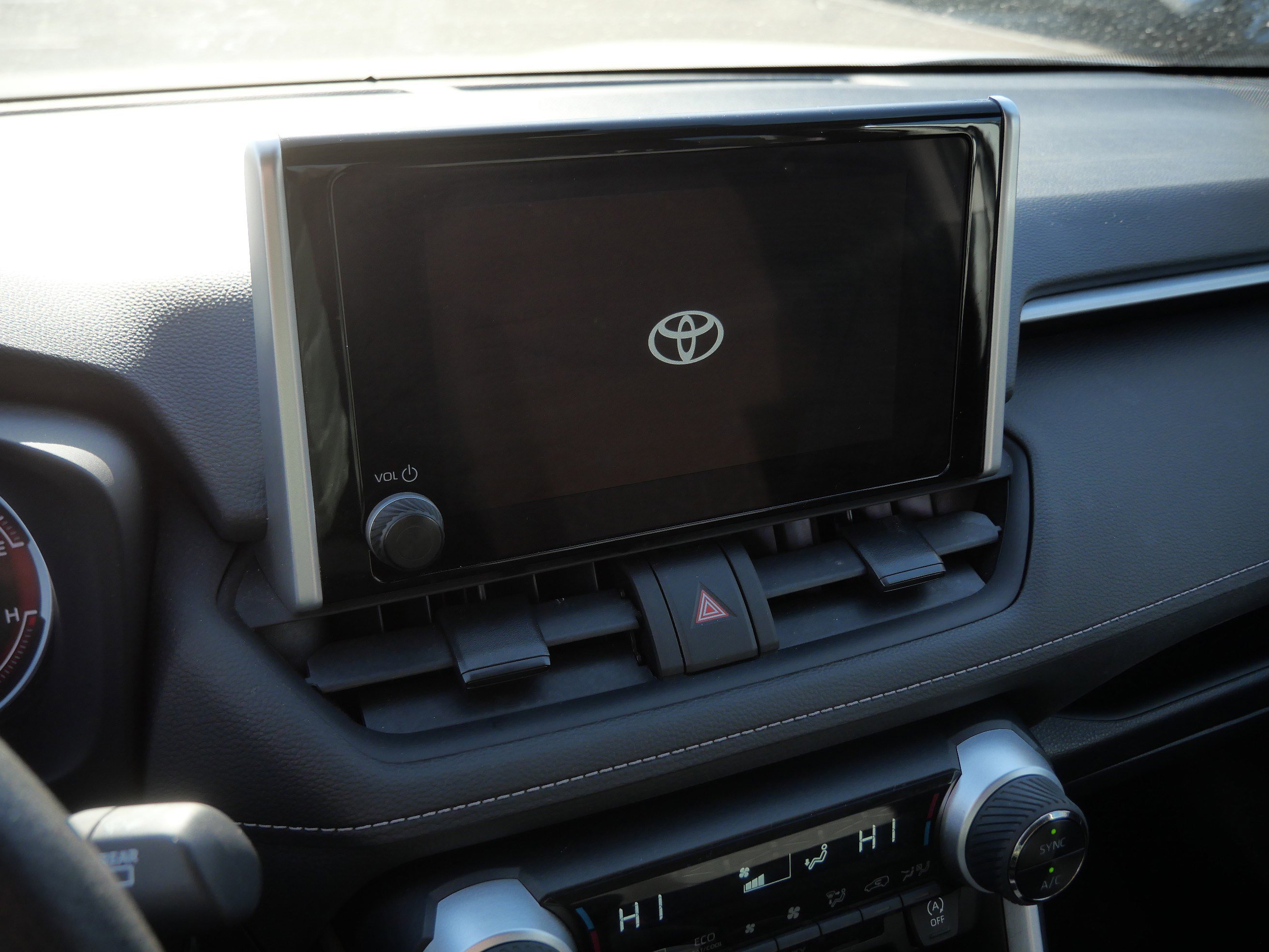 Certified 2025 Toyota RAV4 XLE FWD image 23