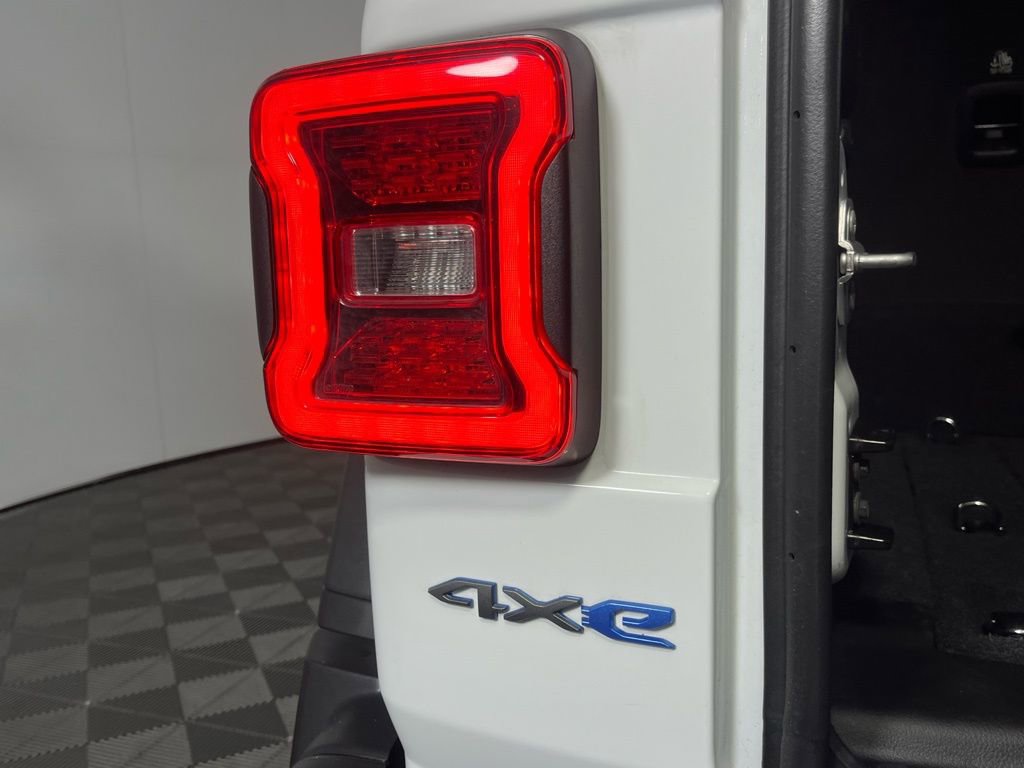 Used 2025 Jeep Wrangler Unlimited Rubicon 4xe w/ Convenience Group image 12