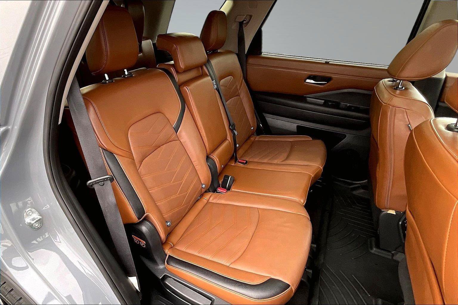 Certified 2023 Nissan Pathfinder Platinum w/ Cargo Package AWD/4WD image 28
