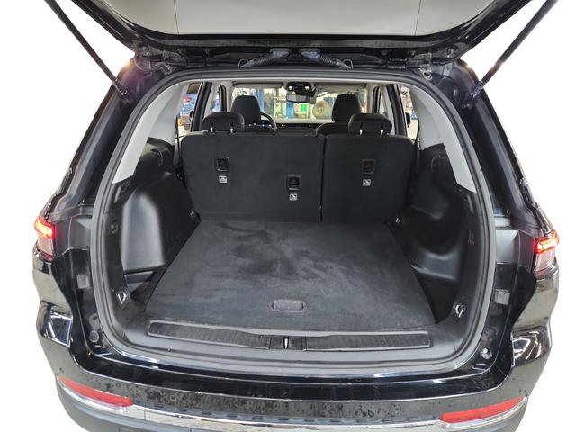 Used 2024 Jeep Grand Cherokee Laredo AWD/4WD image 30