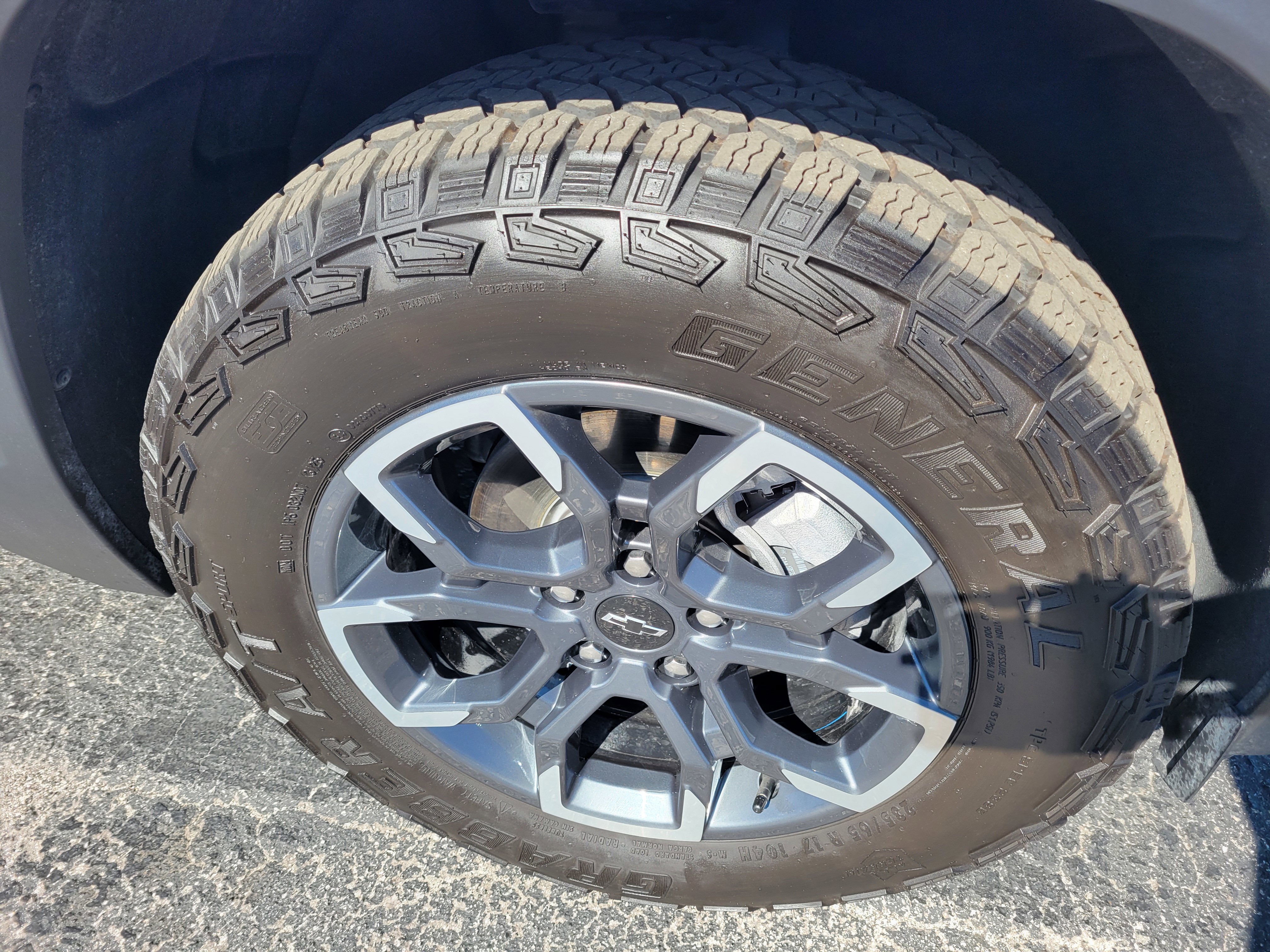 Certified 2026 Chevrolet Equinox ACTIV w/ Convenience Package III image 38