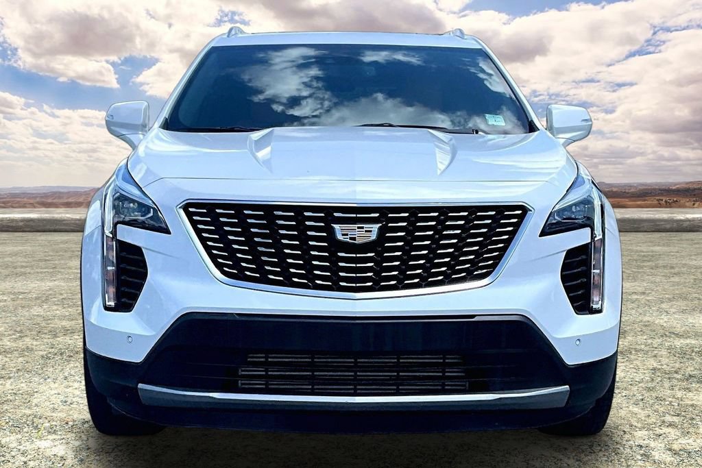 Used 2022 Cadillac XT4 Premium Luxury AWD/4WD image 2