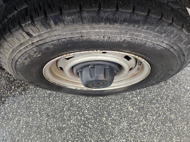 Used 2001 Dodge B2500 Passenger image 29