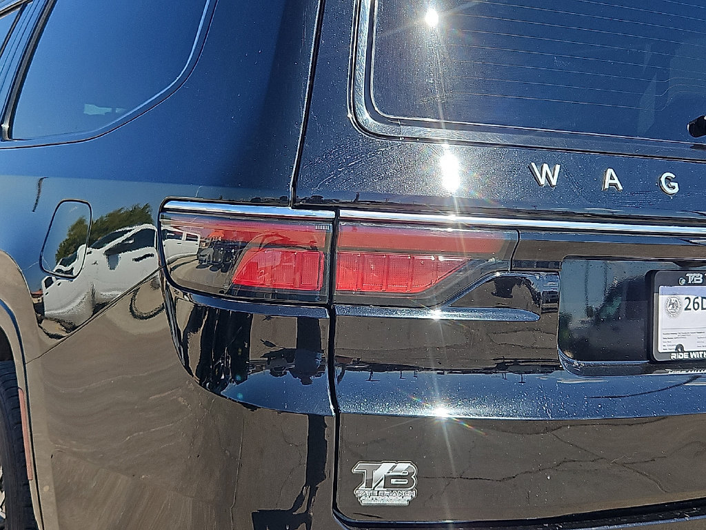 Used 2024 Jeep Wagoneer L Series II w/ Flexible Seating Group AWD/4WD image 9