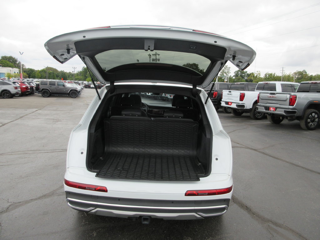 Used 2023 Audi Q7 3.0T Premium w/ Convenience Package AWD/4WD image 8