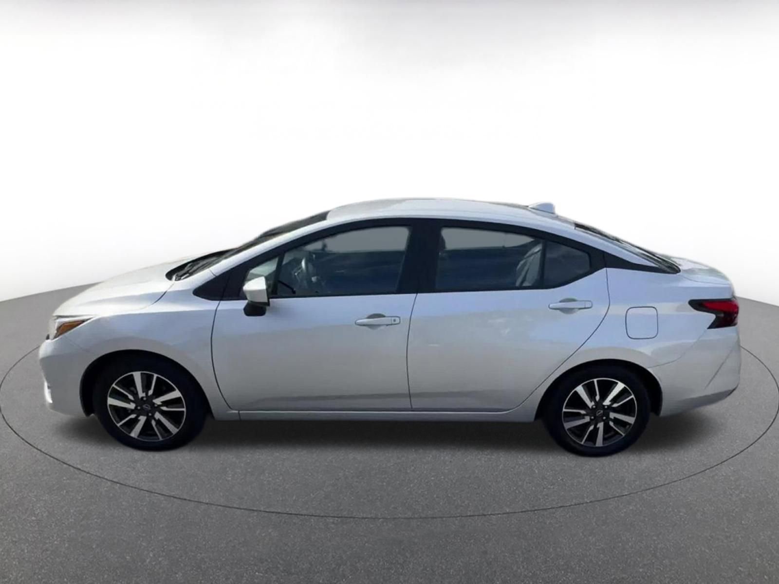 Used 2025 Nissan Versa SV FWD image 9