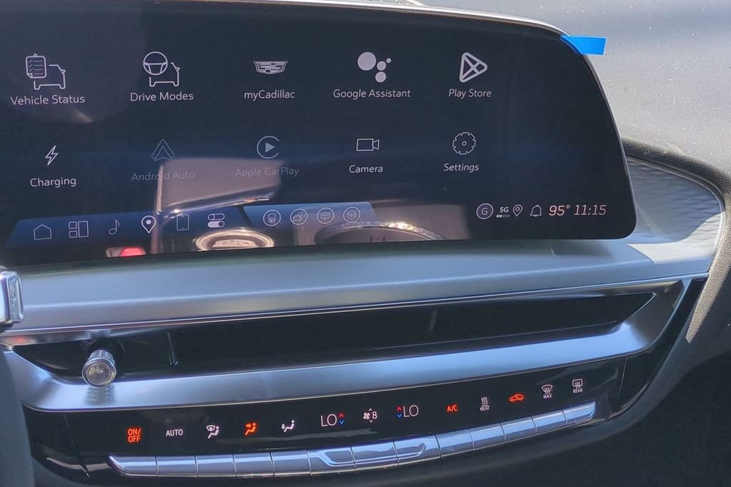 New 2026 Cadillac Lyriq Luxury AWD/4WD image 10