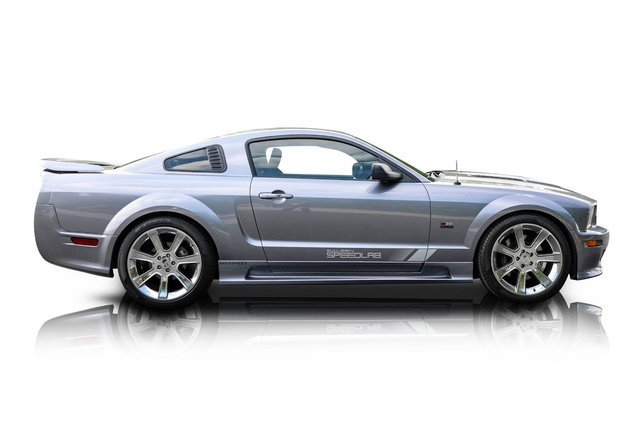 Used 2006 Ford Mustang GT RWD image 2