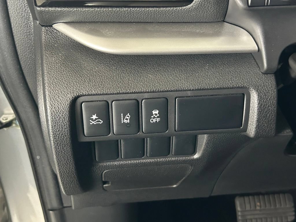 Used 2022 Mitsubishi Eclipse Cross SE FWD image 17