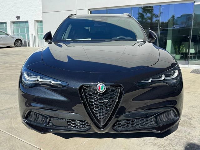 New 2025 Alfa Romeo Stelvio Sprint image 2