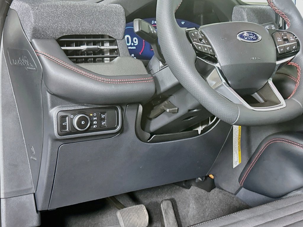 Used 2026 Ford Explorer ST-Line w/ ST-Line Street Pack AWD/4WD image 13
