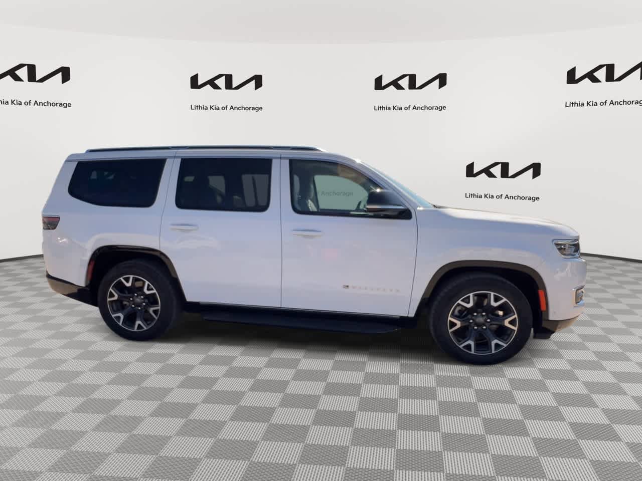 Used 2024 Jeep Wagoneer Series III AWD/4WD image 7